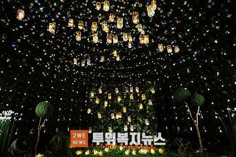 서울거리예술축제 2019에 소원반디가 설치된 모습