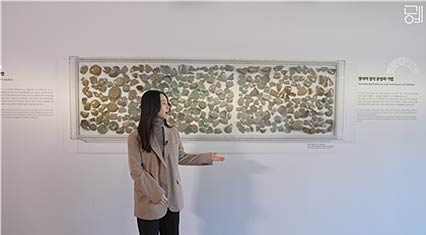 1편과 2편의 강연경 학예연구사 전시 해설 영상 이미지