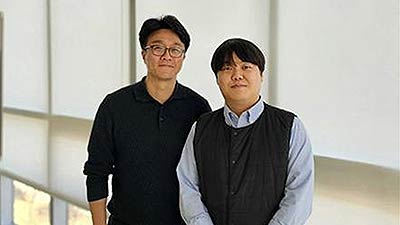 케이메디허브 전임상센터 전용현 팀장왼쪽과 이재언 연구원오른쪽