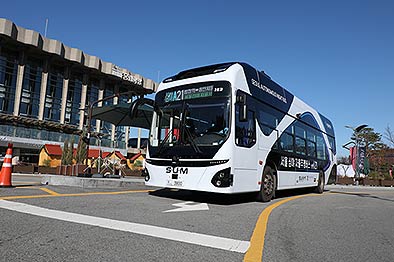 심야 자율주행버스 차량 사진