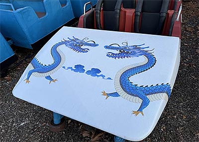 서울어린이대공원 놀이동산 앞 전시된 청룡열차 