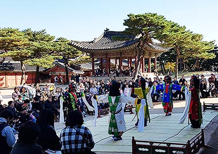  창경궁에서의 궁중무용 공연 모습2310 