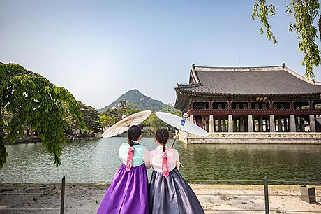  궁궐 내 한복 착용 행사 참고사진  경복궁 심쿵쉼궁 