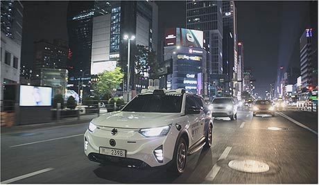 강남 심야 자율주행택시 차량 사진