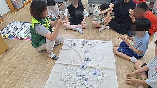 산림청 늘봄학교 쑥쑥 자라는 나무숲교육프로그램에서울안암초등학교특수교육대상학생들이 참여하고 있다