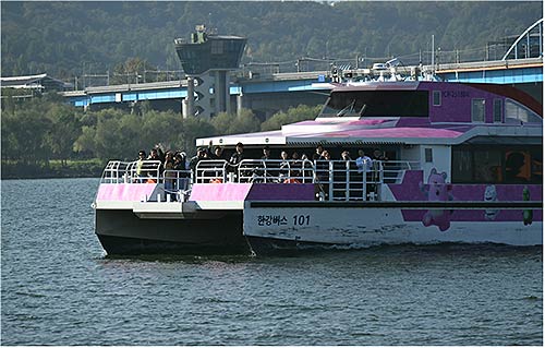 한강버스 운항 재개 첫 날111토 이미지