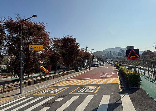 노인보호구역 교통안전시설물 예시사진 제공한국도로교통공단 서울특별시지부