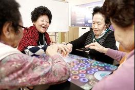 병원 하나 없던 초고령 마을에 AI 사랑방 운영 1년. 어르신 약 3천 명 방문. 웃음과 건강 찾아 기사 이미지