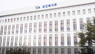 지갑 속 교통카드 안녕… 서울 어르신, 스마트폰으로 지하철 탄다 기사 이미지