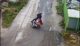 4월 봄비로 생긴 ‘도로 위 유막’...이륜차 미끄럼 사고 주의 기사 이미지