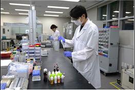 서울시, 액상전자담배 관리 강화 맞춰 선제 검사 …니코틴 표시 미흡·마약류 불검출 기사 이미지