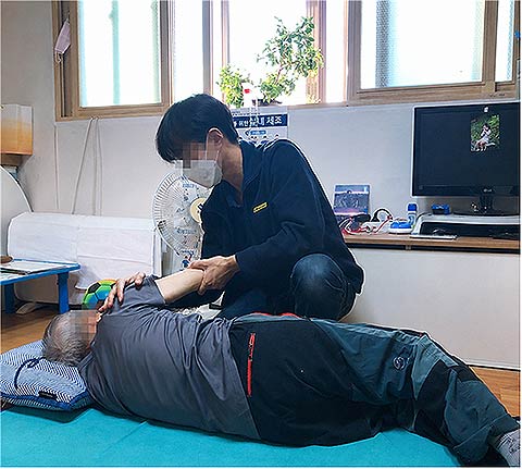 장애인 대상 방문재활 사진