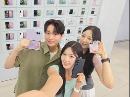 ‘갤럭시 Z 폴드8 울트라·폴드8·플립8’ 국내 사전 판매 144만대, 역대 최다 판매 신기록 기사 이미지