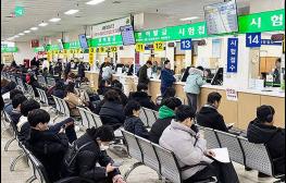 ‘10월 22분 → 연말 46분…’ 연말 운전면허증 갱신 대기 길어진다 기사 이미지